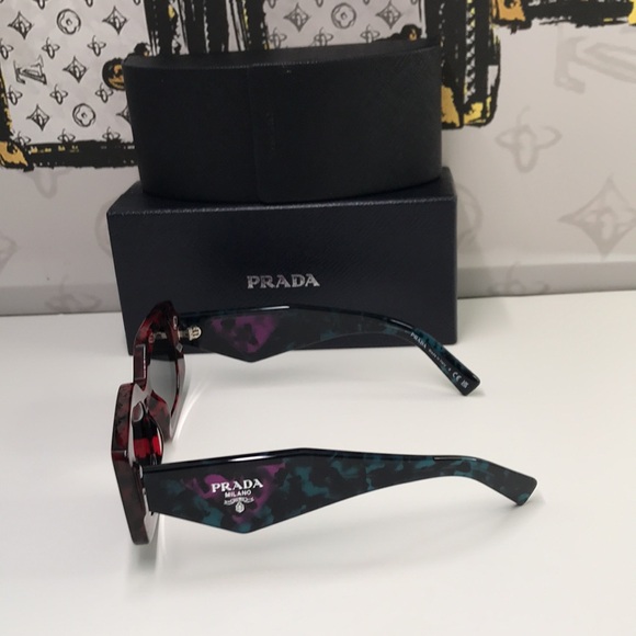 New Authentic Prada Red Tortoise Shell Sunglasses main image 4